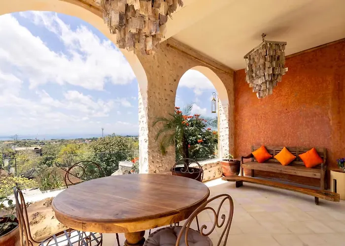 Villa 4 Bedrooms Seaview 25mtr Pool, Padang Padang Beach, Uluwatu (Bali)