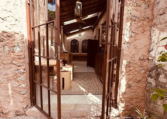 4 Bedrooms Seaview 25mtr Pool, Padang Padang Beach, Uluwatu (Bali)