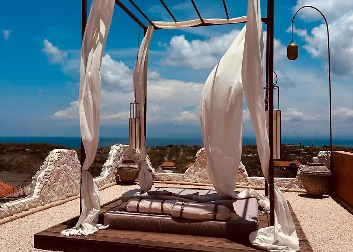 4 Bedrooms Seaview 25mtr Pool, Padang Padang Beach, Villa