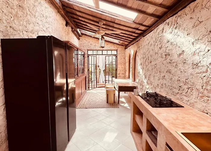 Villa 4 Bedrooms Seaview 25mtr Pool, Padang Padang Beach,