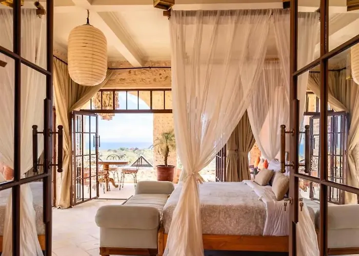 4 Bedrooms Seaview 25mtr Pool, Padang Padang Beach, Uluwatu (Bali)