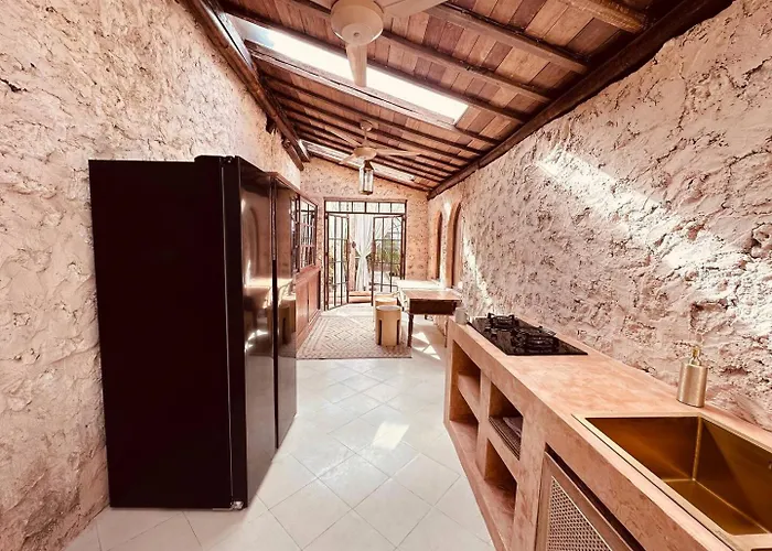 Villa 4 Bedrooms Seaview 25mtr Pool, Padang Padang Beach,