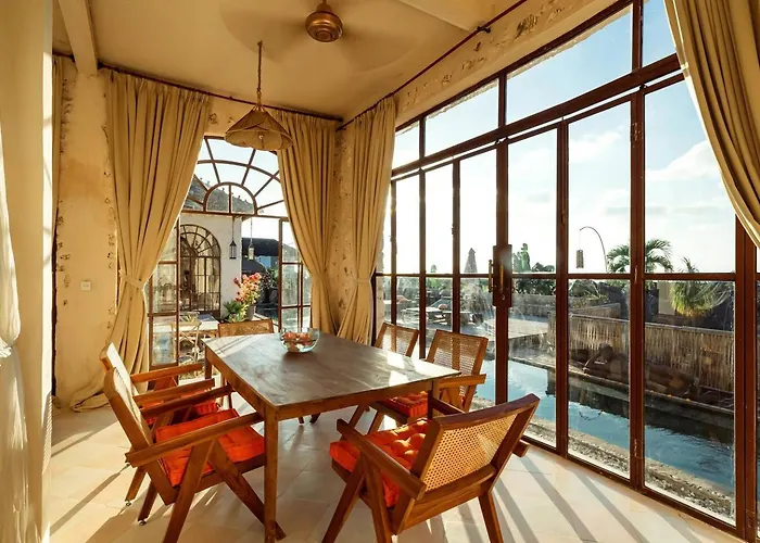 4 Bedrooms Seaview 25mtr Pool, Padang Padang Beach, Villa